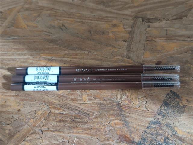 LAPIZ DE CEJAS ULTRA FINO-04 ALMENDRA