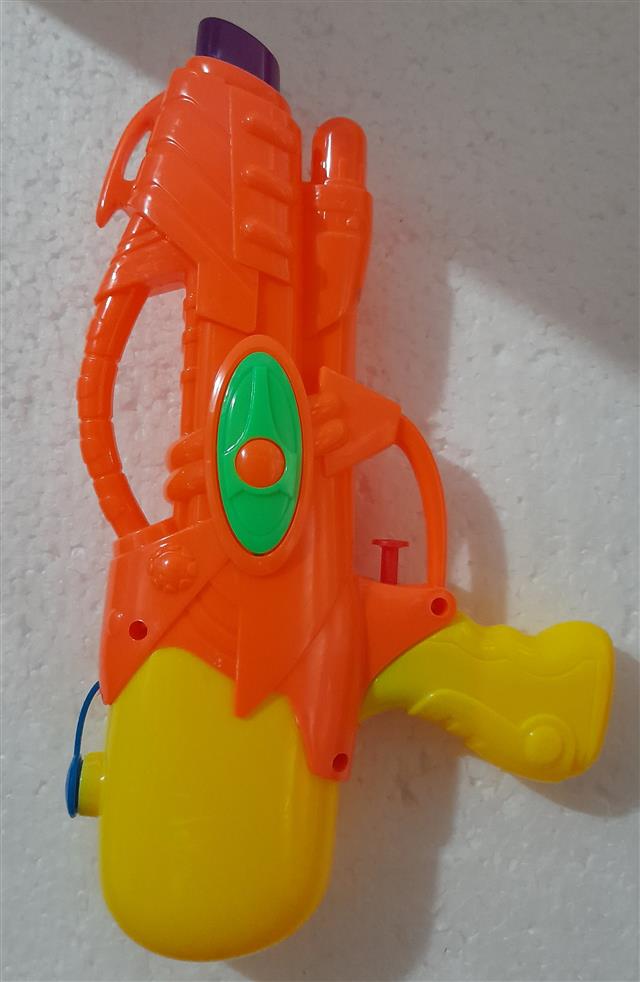 PISTOLA DE AGUA EN BOLSA 3COL-TS57623