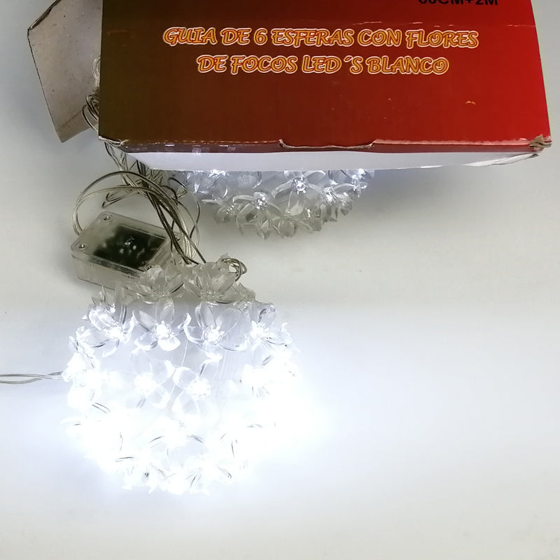Guía Navideña de Esferas con Flores Luz Blanca Led